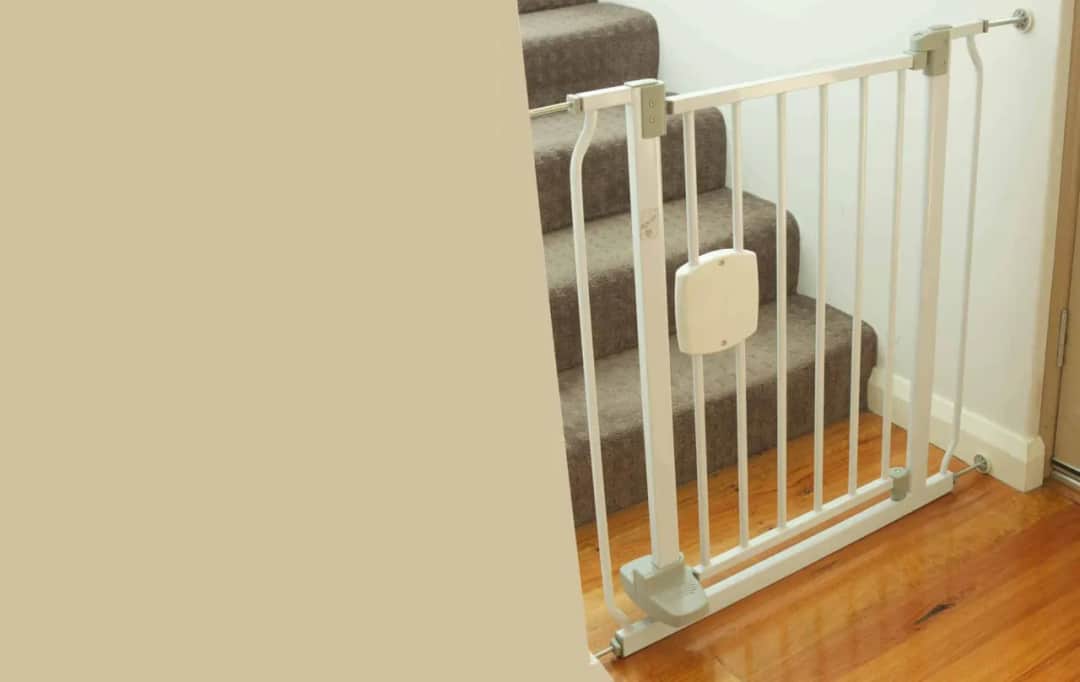 Jak zabezpieczyć schody przed dzieckiem, by uniknąć niebezpieczeństw?
